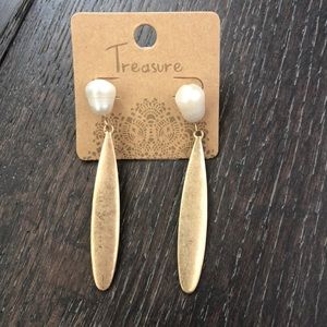 NWT Gold and Pearl Drop Earrings